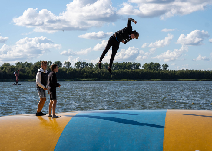 Beachclub-Nulde-putten-food-drinks-lounge-strand-terras-Veluwemeer-uitzicht-activiteiten-airtrack